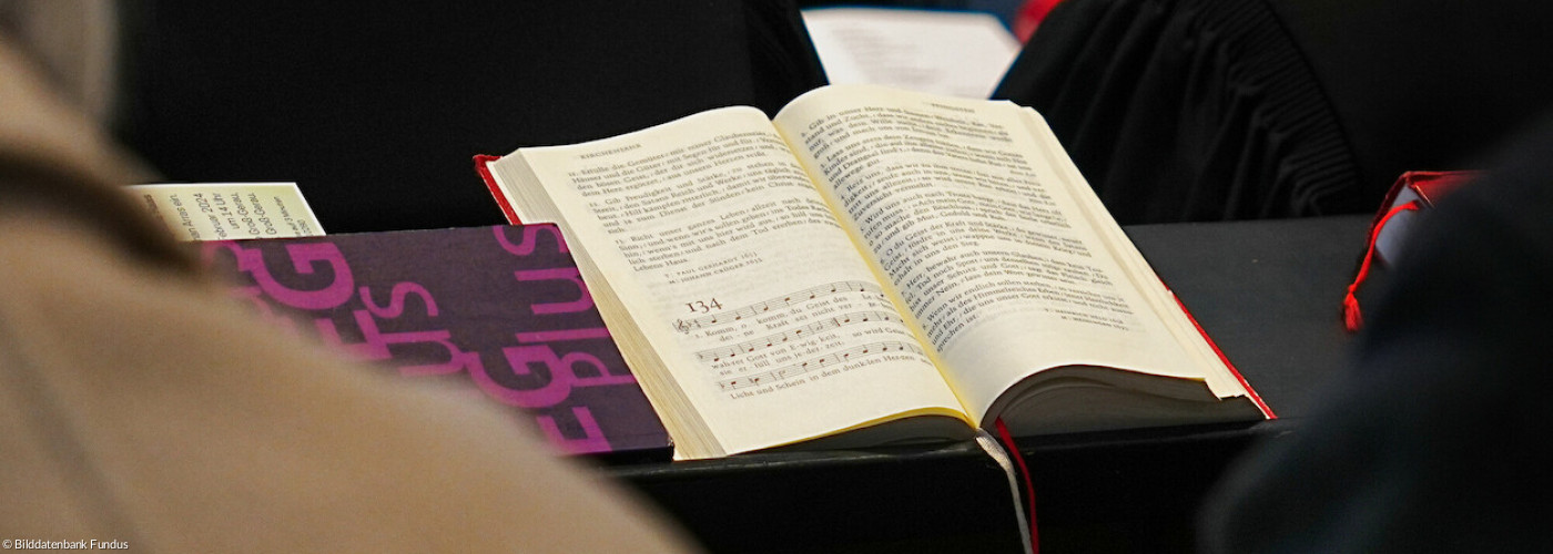 aufgeschlagenes Buch; ©: Bilddatenbank Fundus aufgeschlagenes Buch